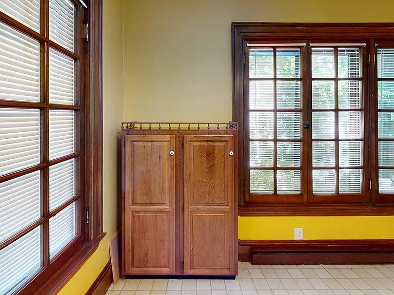 1052 Baldwin Ave — Photo 37