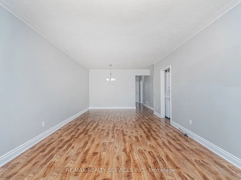 61 Avondale Blvd — Photo 8
