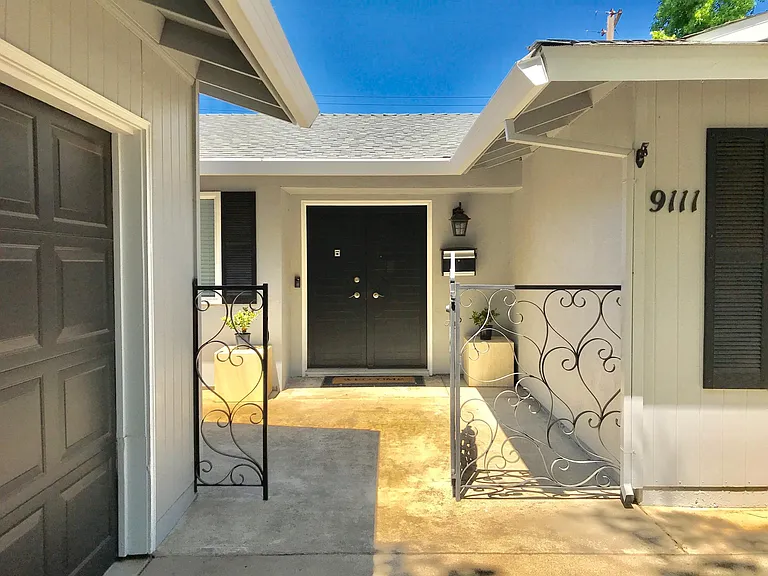 9111 La Riviera Dr — Photo 32