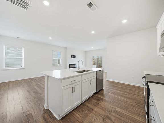 4th image of 1131 37th Avenue Dr NE