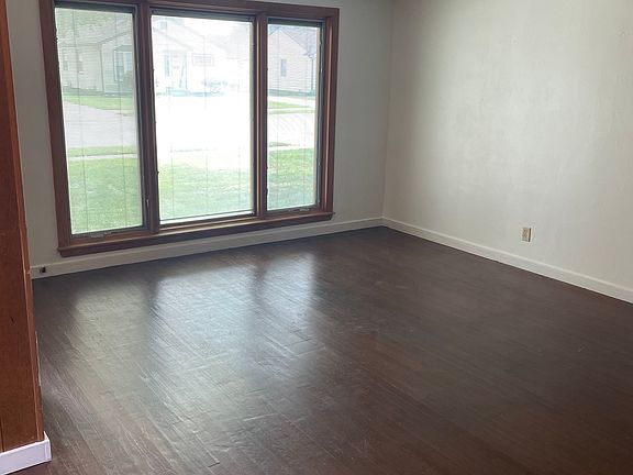 2nd image of 2727 Glenwood St #1