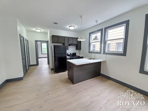 3rd image of 226-228 Alexander St #1R
