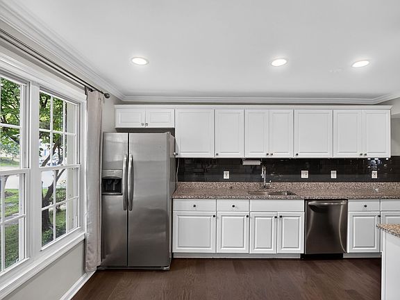 4th image of 6176 Martins Landing Ct