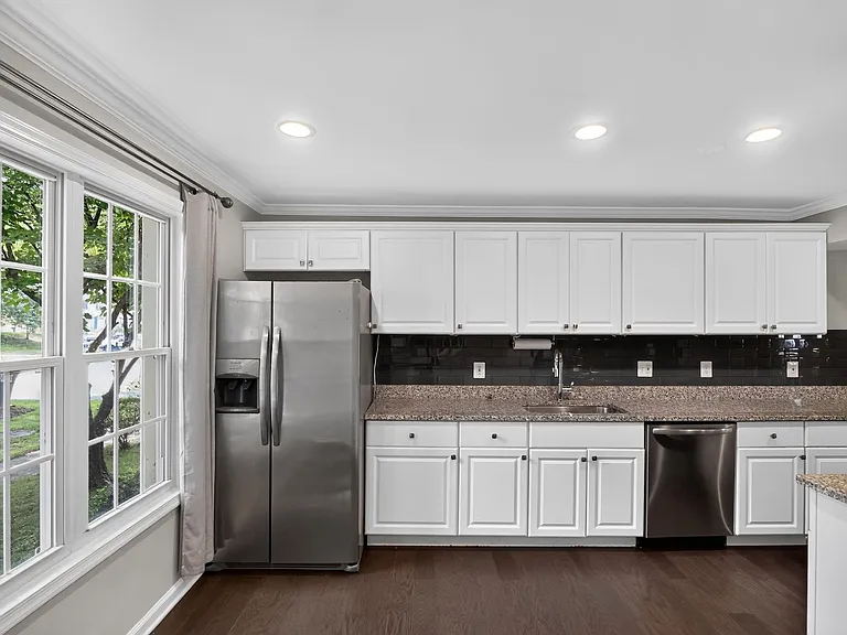 6176 Martins Landing Ct — Photo 4