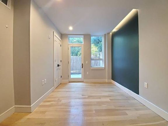 2nd image of 198 Clifton Pl APT 1R