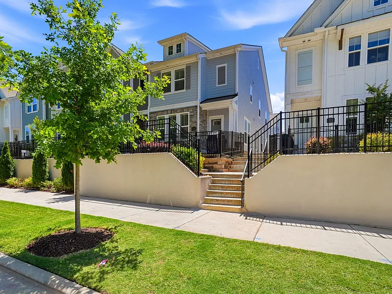 1120 Drummond Ave — Photo 3