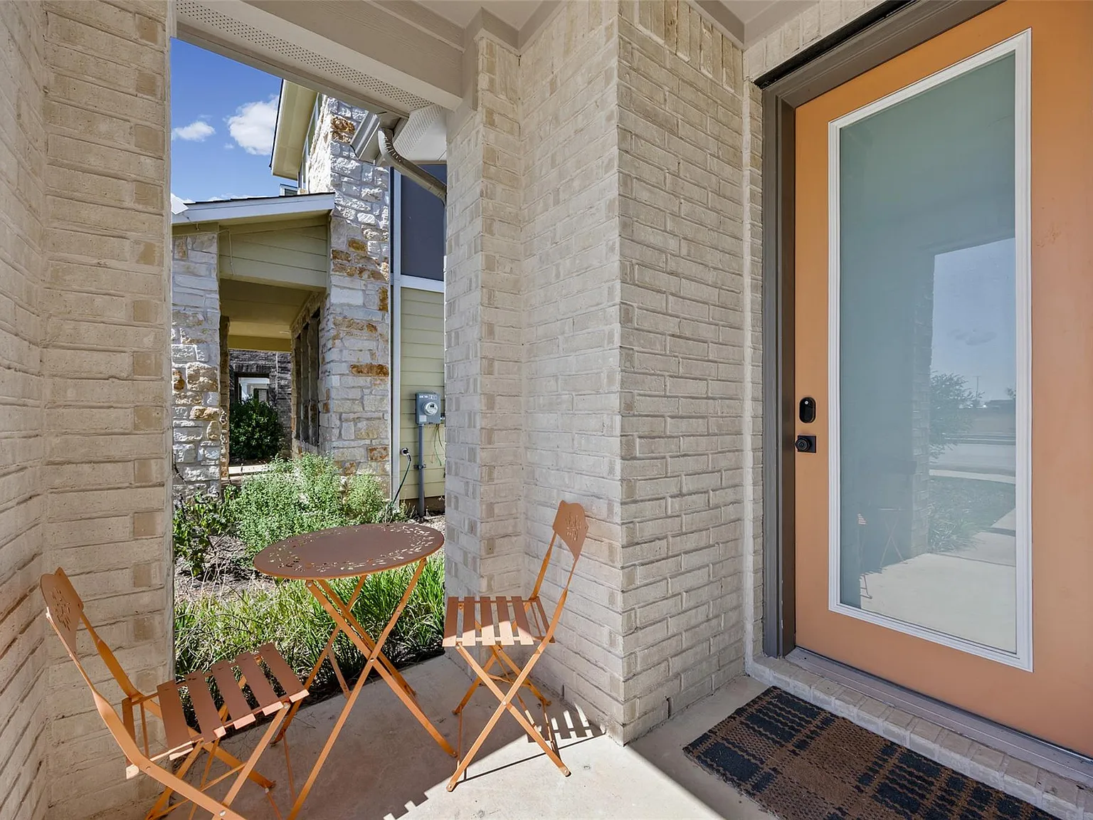 2 bed, 2.5 bath, 1190 sqft, $1,995 — Photo 2