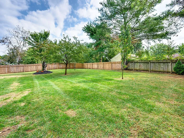 520 Riverview Dr — Photo 49