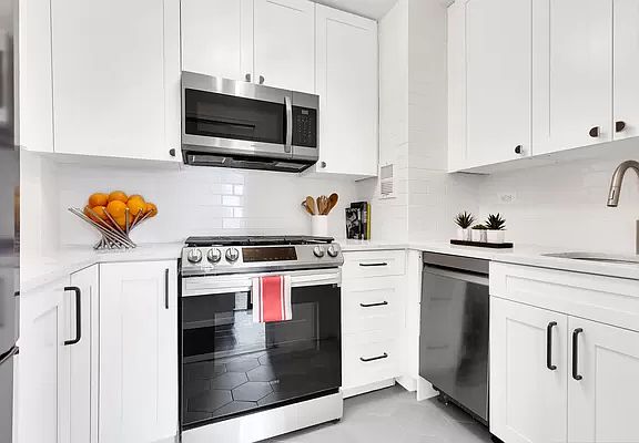 3rd image of 200 E 27th St APT 10T