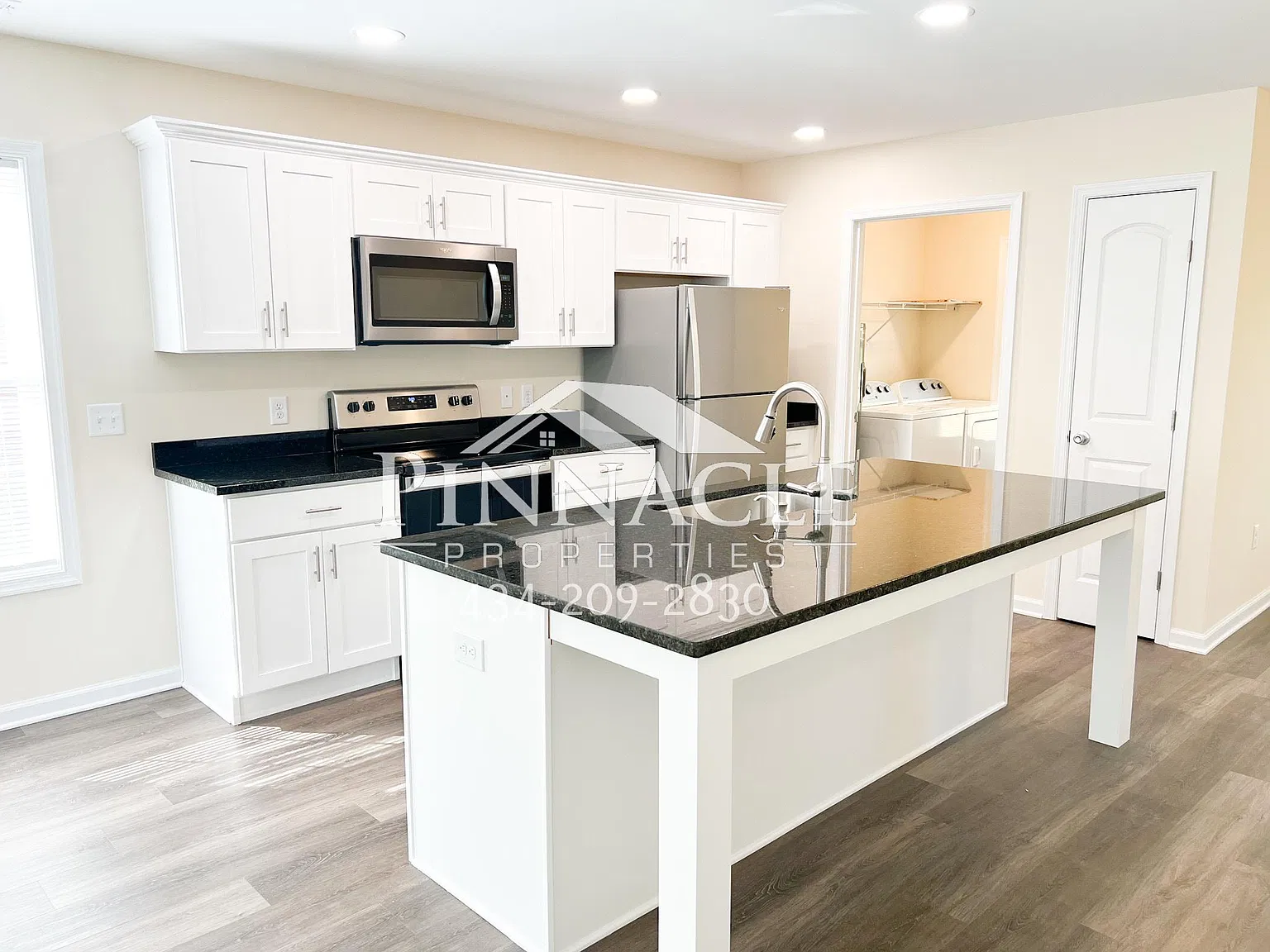 2325 Tazewell Ave — Photo 2