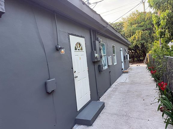 3rd image of 2739 Lincoln Street
