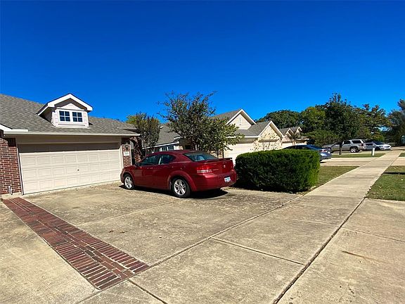 2nd image of 2415 Ravenwood Ct
