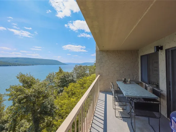 130 Cliffside Dr, Canandaigua, NY 14424