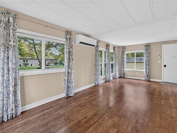 5th image of 93 Hickory Hills Dr