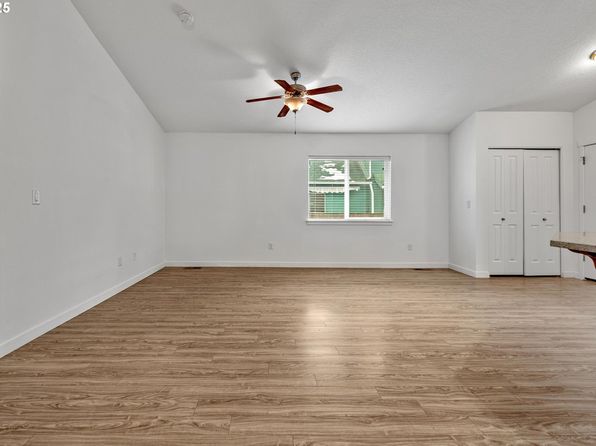 salem-oregon-2101567058 picture