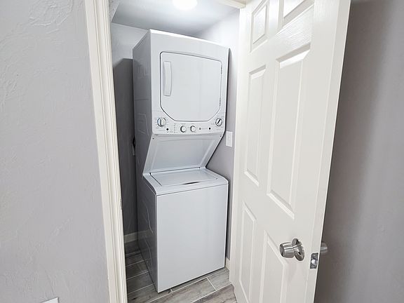 3rd image of 2722 N Lyons Dr