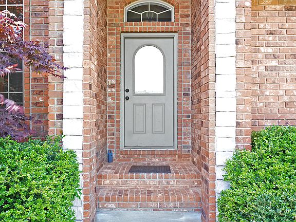 3rd image of 633 N Althea Ave