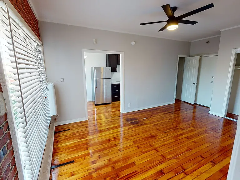 The President Apts...Completely Renovated Apartments...Pet Friendly..Great Location! CALL NOW! — Photo 9