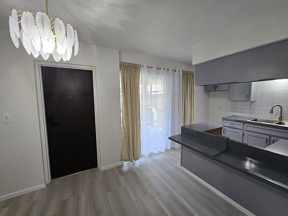 3rd image of 526 Zahn Dr APT 5