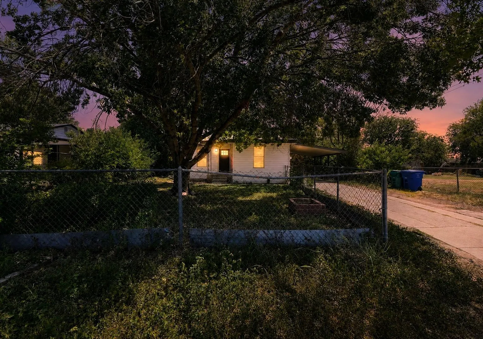 Charming 3BR House in San Antonio — Photo 2