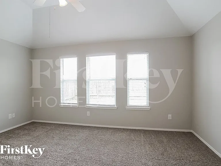 1419 Rosebay Rd — Photo 8