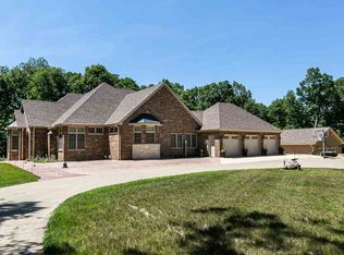 15335 Abbey Cir, Peosta, IA 52068