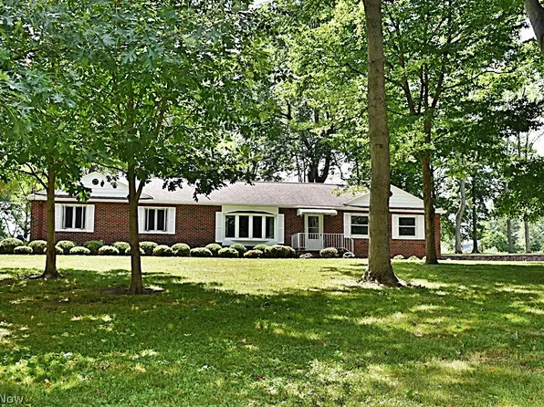 7375 N Meadowpark Dr, Walton Hills, OH 44146