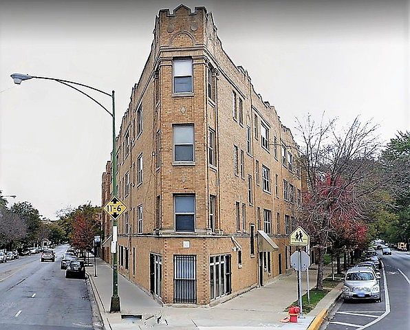 2nd image of 7227 N Rogers Ave #1
