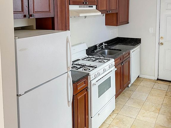 4th image of 3928 N Pine Grove Ave APT 1E