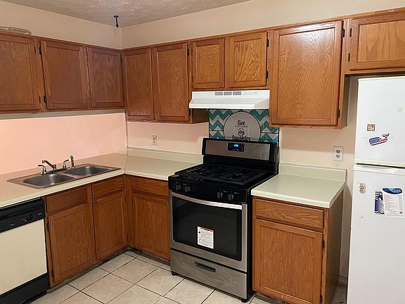 3rd image of 3825 Meadow Green Ct