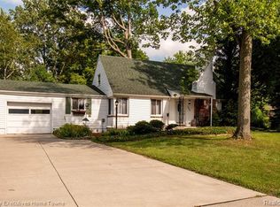 689 New Hampshire Ave, Marysville, MI