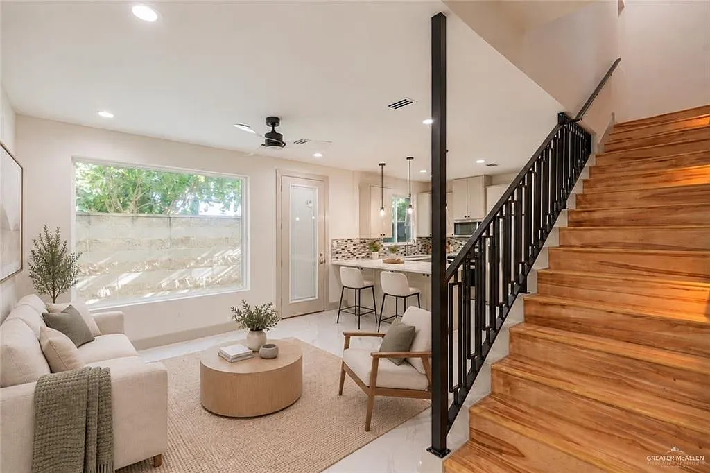 3 bed, 2.0 bath, 1495 sqft, $2,500 — Photo 2