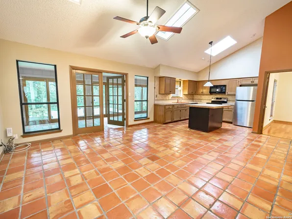 2830 burnt oak, San Antonio, TX 78232