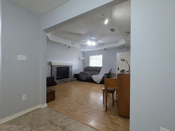 3rd image of 3818 Missouri St