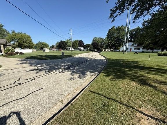 4th image of Riverview Dr