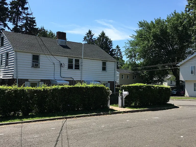 8 High Ridge Dr — Photo 1