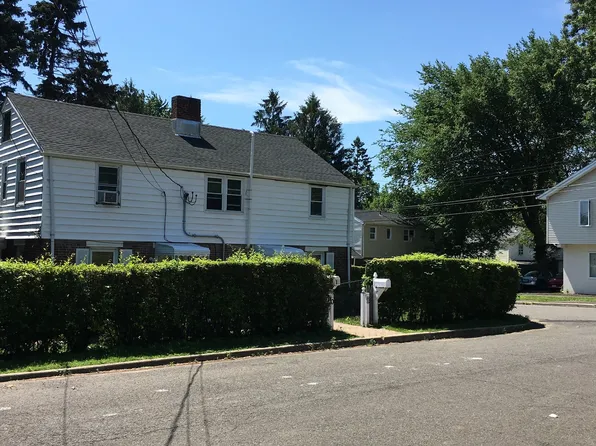8 High Ridge Dr, Bridgeport, CT 06606