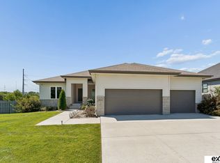 18501 Patrick Ave, Elkhorn, NE 68022