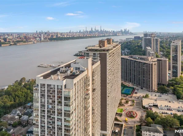 1600 Parker Ave APT 27J, Fort Lee, NJ 07024