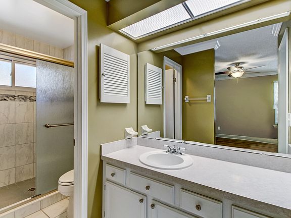 3rd image of 1514 Canterbury Ln