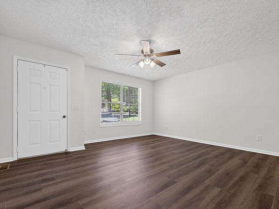 3rd image of 1107 Mountain St NE