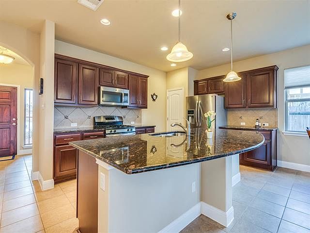 1st image of 622 Harwood Dr