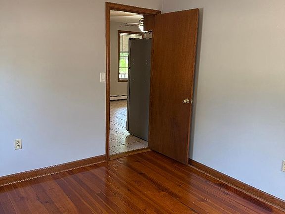5th image of 22 Oak Hill Ave Floor 1