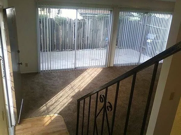1078 Franklin Ave — Photo 68