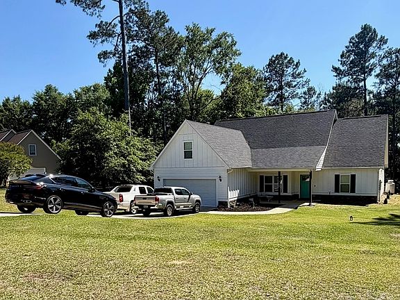 2nd image of 108 Cambridge Ct NE