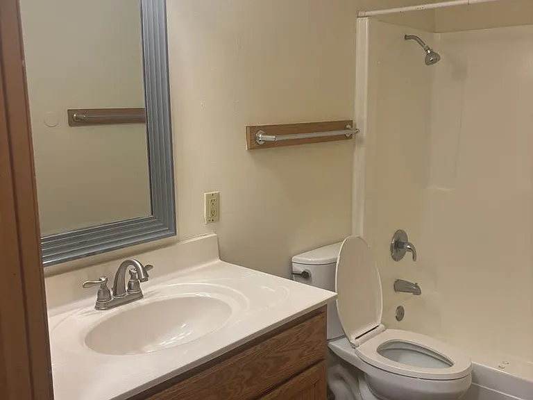 721 W Thorne St — Photo 11