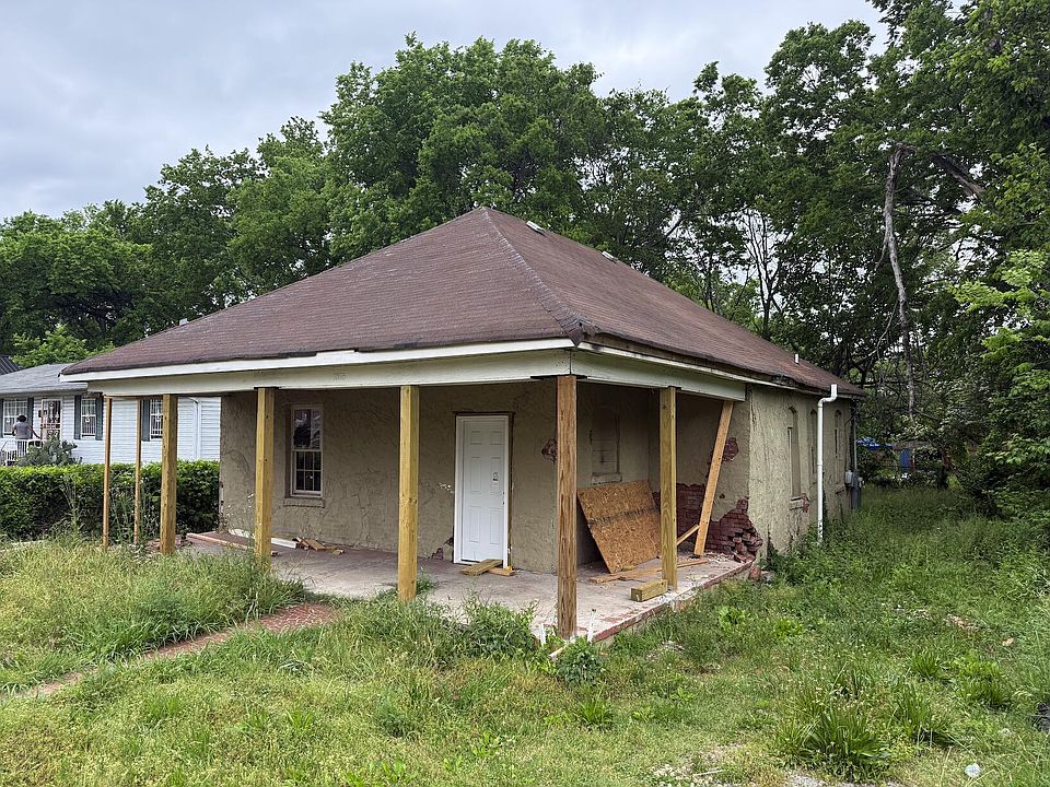 2nd image of 1815 Carson Ave