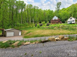 575 Twin Brook Dr, Waynesville, NC 28785