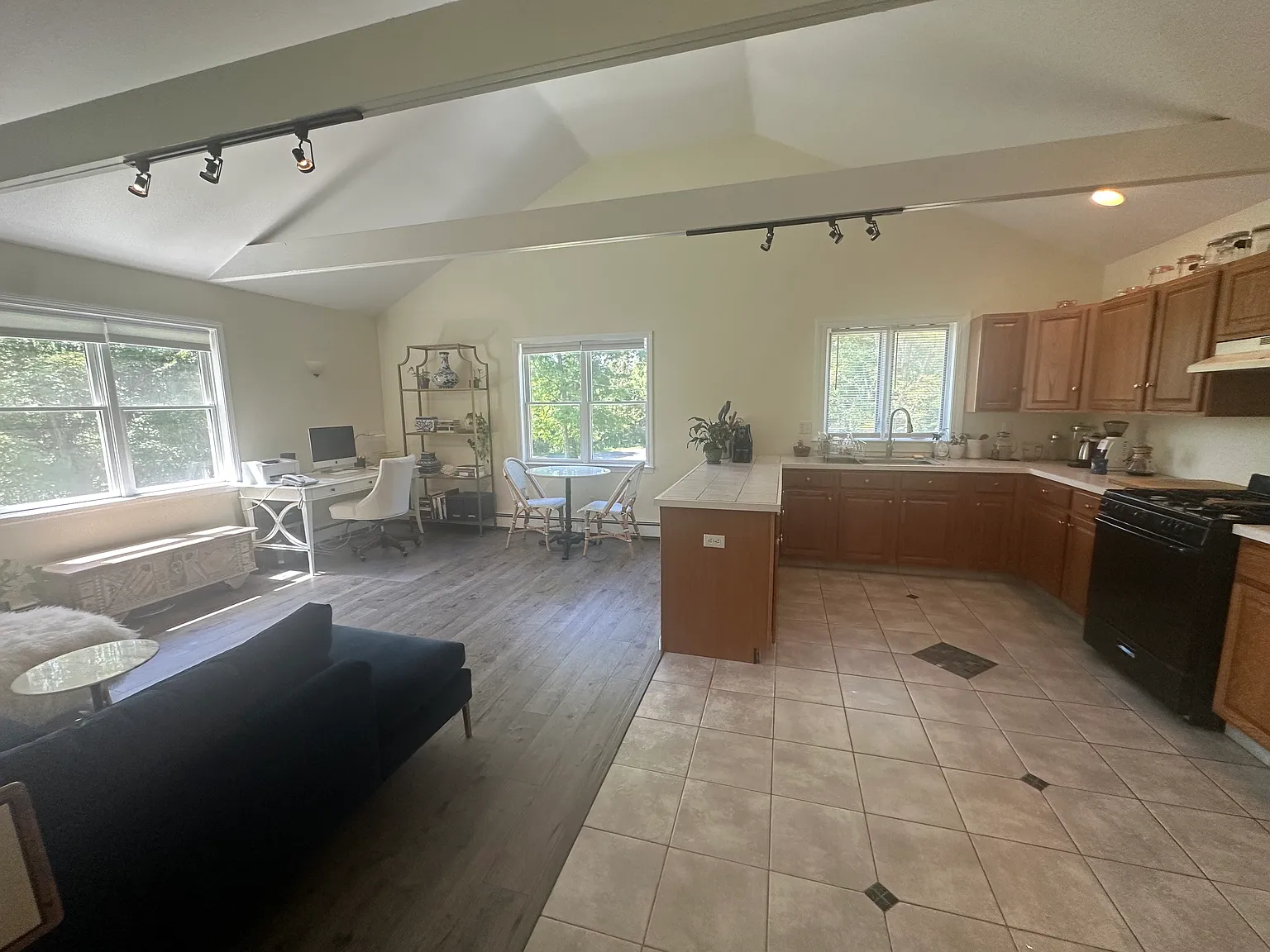 1 bed, 720 sqft, $2,400 — Photo 3