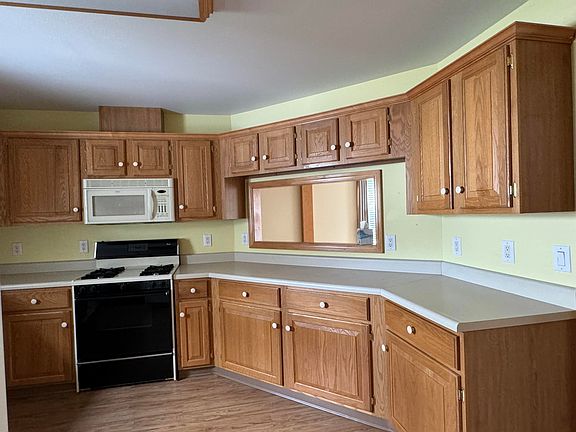 2nd image of 44 Brook Ln